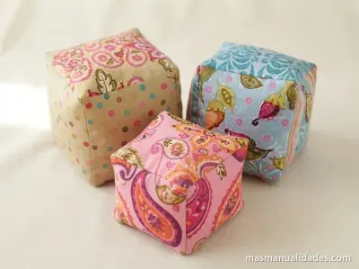 Almohadones en cubos