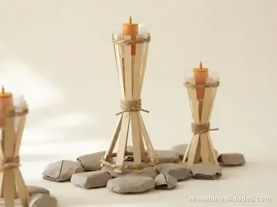 Antorchas portavelas de caña