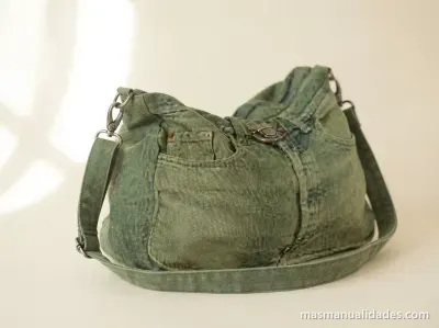 Bolso con un Jean viejo