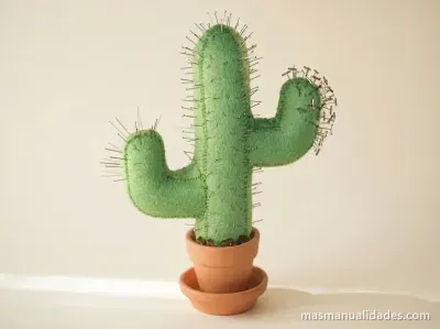Cactus de fieltro para alfileres