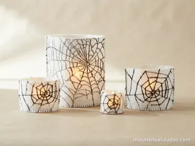 Decoracion de portavelas con telarañas