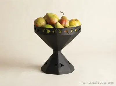Frutera hecha con Embudos